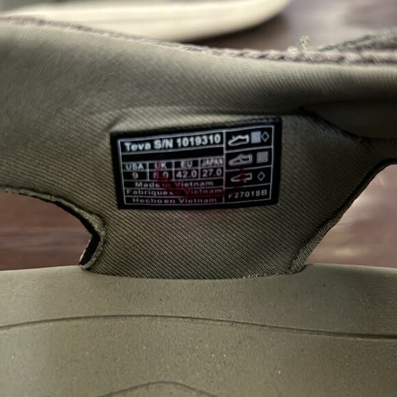 Teva Mens size 9 olive green adjustable strap sandals - Picture 6 of 7